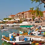Mani's Aura Seaside - Paradise With Garden Ferienhaus