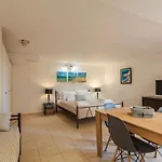 Mani's Aura Seaside - Paradise With Garden Ferienhaus