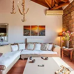 Mani's Aura Seaside - Paradise With Garden Ferienhaus