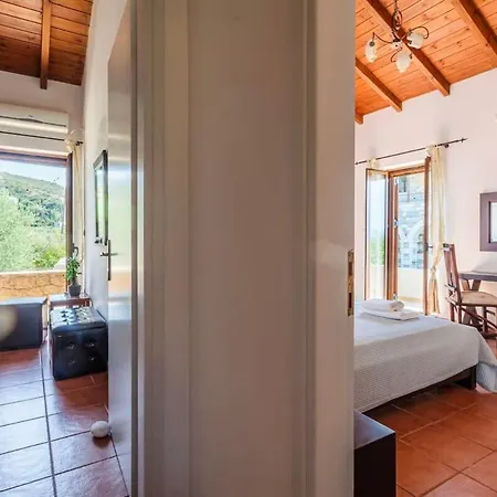 Mani's Aura Seaside - Paradise With Garden *