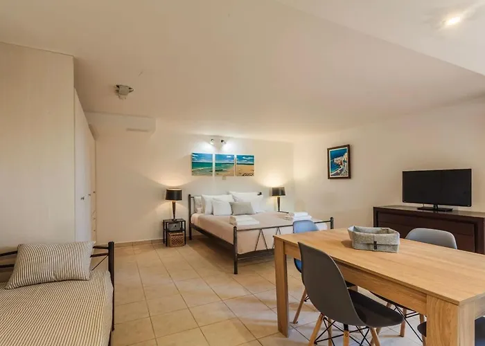 Mani's Aura Seaside - Paradise With Garden Feriehus