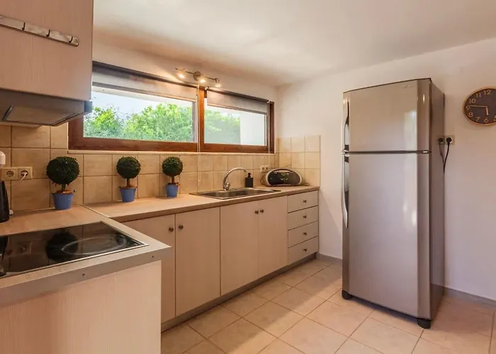 Mani's Aura Seaside - Paradise With Garden *