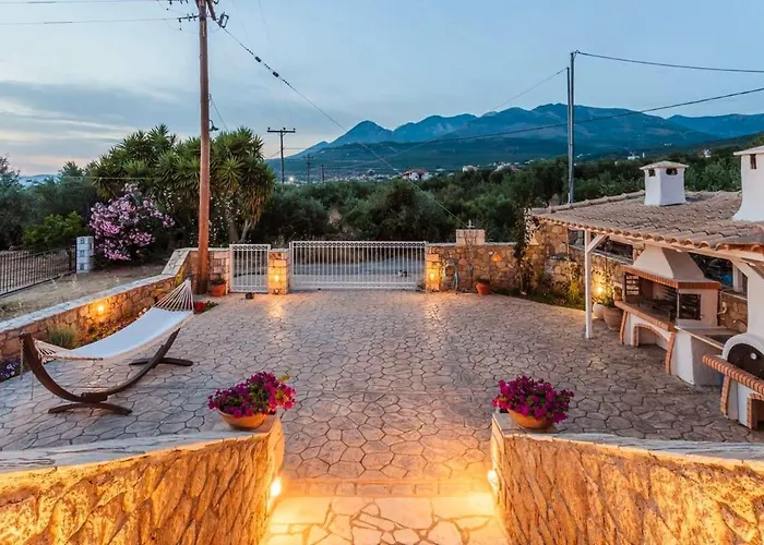 Mani's Aura Seaside - Paradise With Garden Feriehus